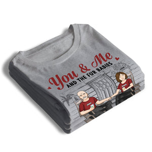 Juste toi, moi et ces bébés à fourrure dans notre maison, c'est Pawfect - T-shirt unisexe personnalisé pour couple, sweat à capuche, sweat-shirt - Cadeau pour couples, propriétaires d'animaux, amoureux des animaux