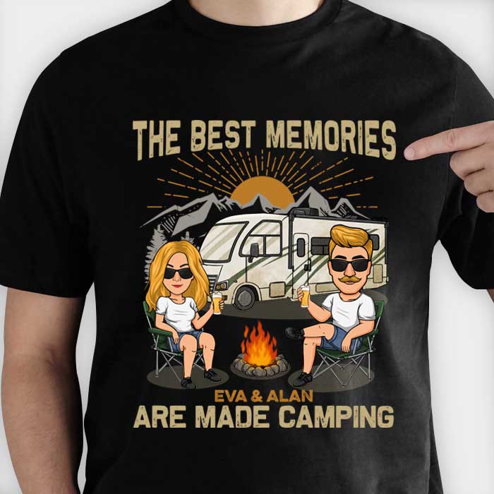 Les meilleurs souvenirs se créent en camping - T-shirt unisexe personnalisé, sweat à capuche, sweat-shirt - Cadeau pour couple, mari, femme, anniversaire, fiançailles, mariage, mariage, cadeau de camping