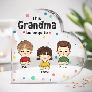 Cette grand-mère appartient à - Plaque acrylique personnalisée en forme de cœur pour la famille - Cadeau d'anniversaire pour grand-mère et fête des mères