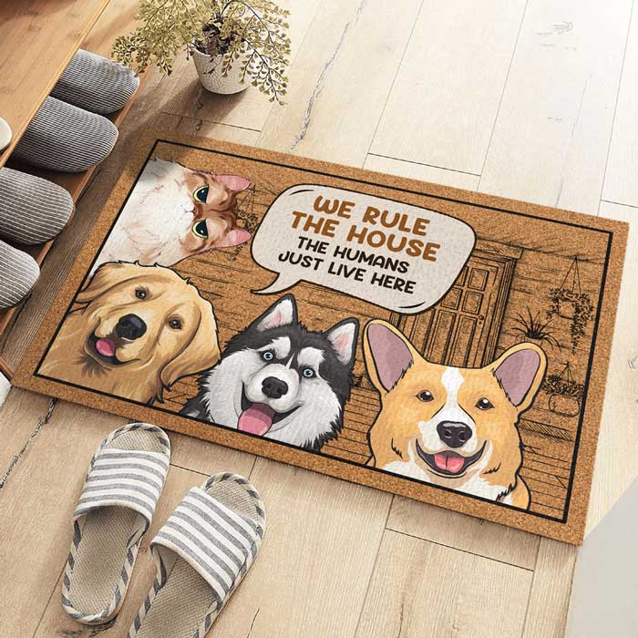 Nous régnons sur cette maison - Tapis décoratif personnalisé pour chien et chat - Cadeau pour les propriétaires d'animaux et les amoureux des animaux