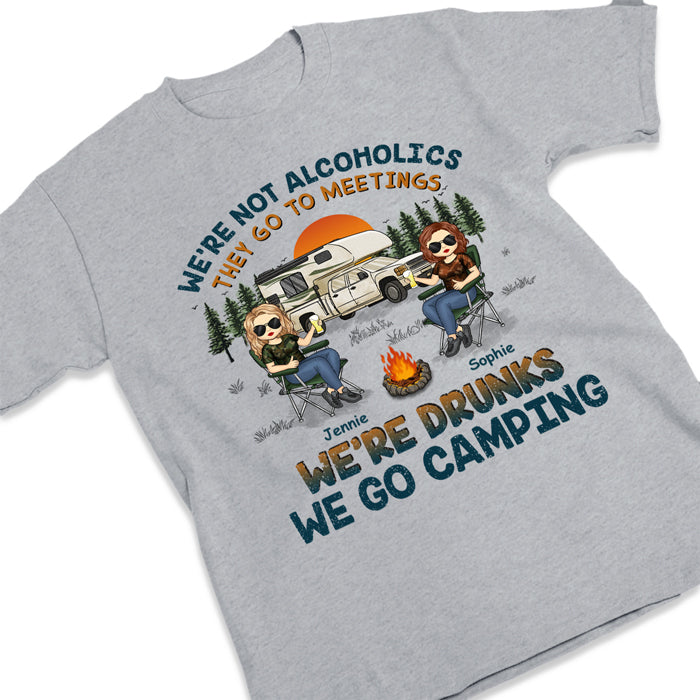 Nous sommes ivres et nous allons camper - Camping personnalisé T-shirt unisexe, sweat à capuche, sweat-shirt - Cadeau pour les meilleurs amis, BFF, sœurs, amoureux du camping