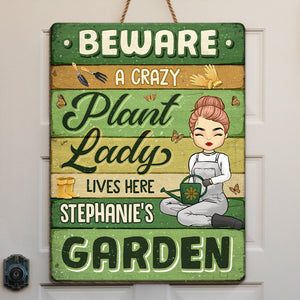 Une folle aux plantes vit ici - Panneau rectangulaire en bois personnalisé pour décoration de jardin - Cadeau de pendaison de crémaillère pour les amateurs de jardinage