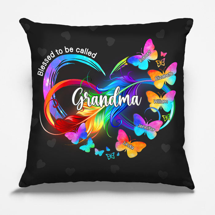 Chaque maison a besoin d'une grand-mère - Oreiller personnalisé pour la famille - Cadeau d'anniversaire pour maman, grand-mère