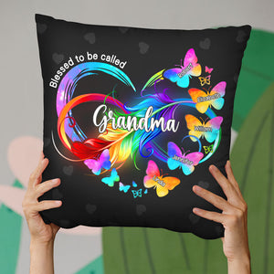 Chaque maison a besoin d'une grand-mère - Oreiller personnalisé pour la famille - Cadeau d'anniversaire pour maman, grand-mère