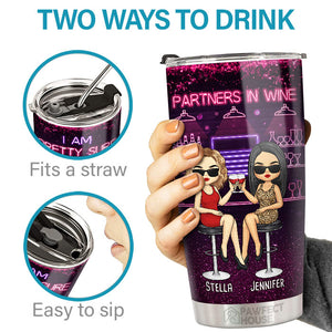 Partenaires en vin, nous sommes faits de sarcasme, de vin et de tout ce qui est bon - Verre personnalisé Bestie - Cadeau pour meilleures amies, meilleures amies, sœurs
