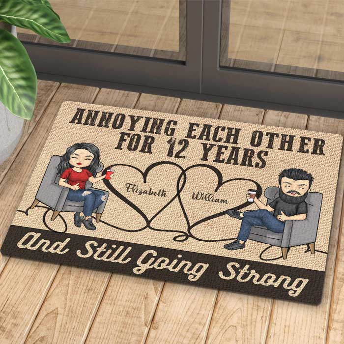 On s'ennuie depuis des décennies et on continue à être forts - Cadeau pour couples, mari et femme, tapis décoratif personnalisé