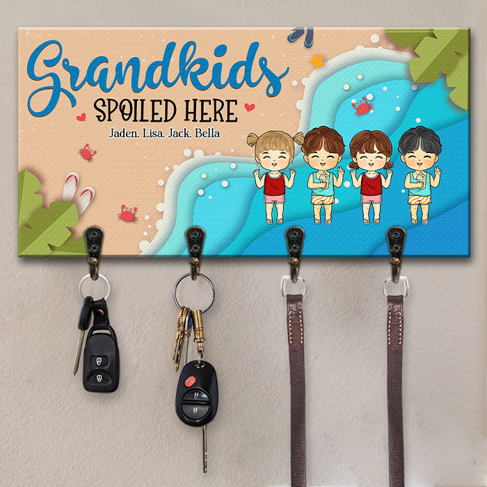 Petits-enfants gâtés ici, c'est l'heure de la plage - Porte-clés personnalisé, porte-clés - Cadeau pour grands-parents