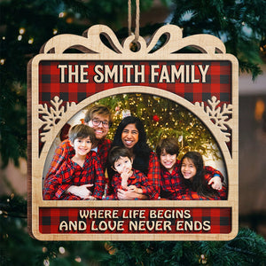 Cet amour ne finit jamais - Décoration de Noël personnalisée en bois en forme de boîte-cadeau - Télécharger une image, cadeau pour la famille, cadeau de Noël