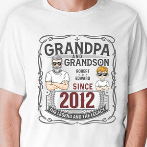 Grand-père et petit-fils : la légende et l'héritage - T-shirt unisexe personnalisé, sweat à capuche, sweat-shirt - Cadeau pour grand-père et grands-parents