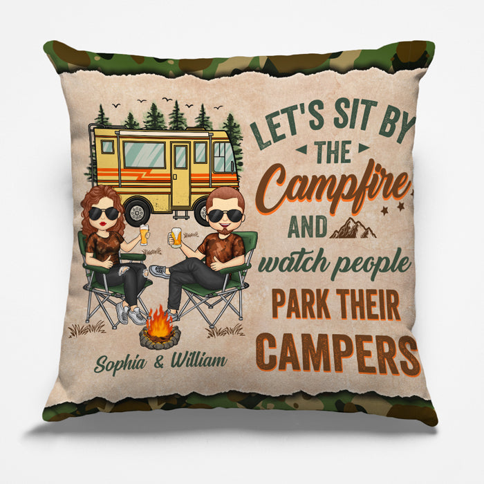 Asseyons-nous près du feu de camp - Cadeau pour couples en camping, oreiller personnalisé (insert inclus)