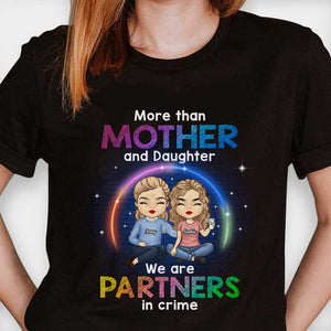 Plus qu'une mère et une fille, nous sommes complices - Cadeau pour maman, t-shirt unisexe personnalisé, sweat à capuche