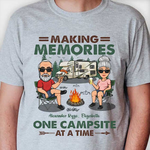 Asseyons-nous près du feu de camp - T-shirt unisexe personnalisé, sweat à capuche - Cadeau pour meilleur ami, cadeau pour les amateurs de camping