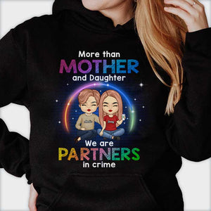 Plus qu'une mère et une fille, nous sommes complices - Cadeau pour maman, t-shirt unisexe personnalisé, sweat à capuche