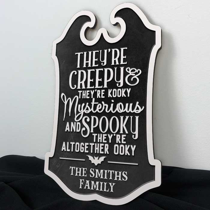 Ils sont effrayants, ils sont fous - Panneau en bois personnalisé pour la décoration intérieure - Cadeau d'Halloween, cadeau de pendaison de crémaillère pour les membres de la famille