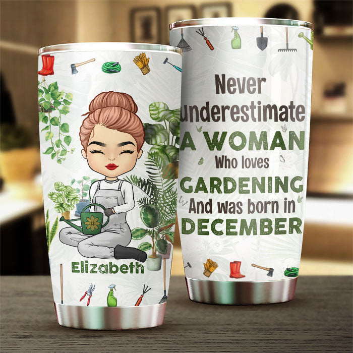 Une femme qui aime le jardinage - Gobelet personnalisé - Cadeau pour les amateurs de jardinage