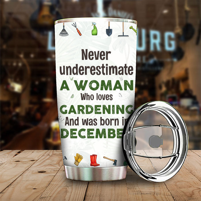 Une femme qui aime le jardinage - Gobelet personnalisé - Cadeau pour les amateurs de jardinage