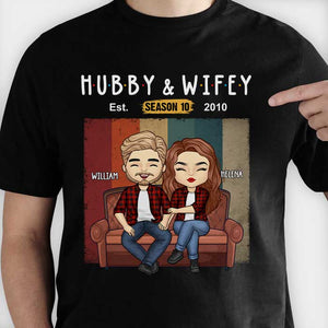 Hubby &amp; Wifey Season Est. - T-shirt unisexe personnalisé, sweat à capuche, sweat-shirt - Cadeau pour couple, mari et femme, anniversaire, fiançailles, mariage, cadeau de mariage