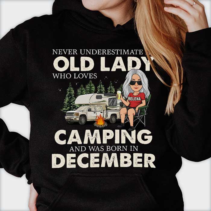 Une femme qui aime le camping - T-shirt et sweat à capuche unisexe personnalisé - Cadeau pour les amateurs de camping