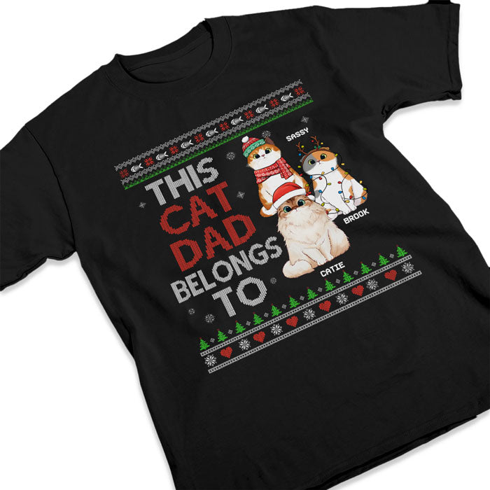 Cette maman chat appartient à ces jolis chats - T-shirt unisexe personnalisé, sweat à capuche, sweat-shirt - Cadeau de Noël pour les propriétaires d'animaux et les amoureux des animaux