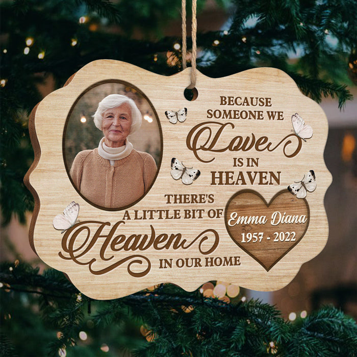 Parce que quelqu'un que nous aimons est au paradis - Ornement commémoratif personnalisé - Bois en forme de Benelux - Télécharger une image, cadeau de condoléances, cadeau de Noël pour la famille