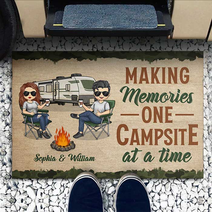 Créez des souvenirs, un camping à la fois ! Tapis décoratif personnalisé pour couple ! Cadeau pour mari, femme, anniversaire, amoureux du camping