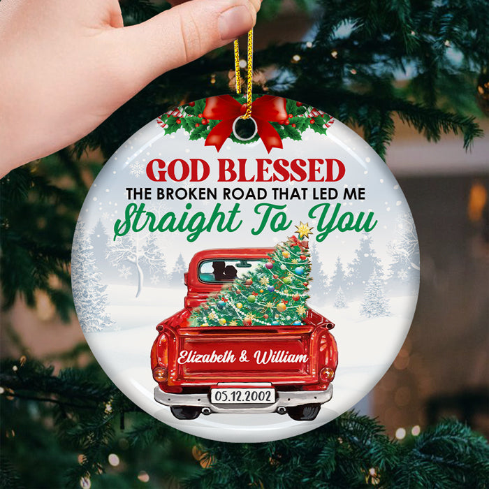 Que Dieu bénisse la route brisée qui m'a conduit directement à toi - Décoration de Noël ronde personnalisée en céramique - Cadeau pour couple, mari et femme, anniversaire, fiançailles, mariage, cadeau de mariage, cadeau de Noël