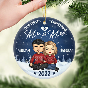 Notre premier Noël en tant que M. et Mme - Décoration de Noël ronde personnalisée en céramique - Cadeau pour couple, mari et femme, anniversaire, fiançailles, mariage, cadeau de mariage, cadeau de Noël