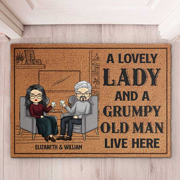 Une charmante dame et un vieil homme grincheux - Tapis décoratif personnalisé - Cadeau pour couple, mari et femme