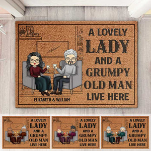 Une charmante dame et un vieil homme grincheux - Tapis décoratif personnalisé - Cadeau pour couple, mari et femme