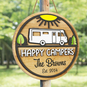 Famille de campeurs heureux - Panneau en bois personnalisé, panneau à deux couches - Cadeau pour les amateurs de camping