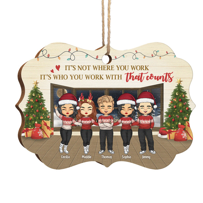 Ce n'est pas l'endroit où vous travaillez, c'est avec qui vous travaillez - Décoration de Noël en bois personnalisée en forme de Benelux - Collègue, bureau, appréciation des employés, cadeau d'adieu, ami de travail, amitié entre collègues