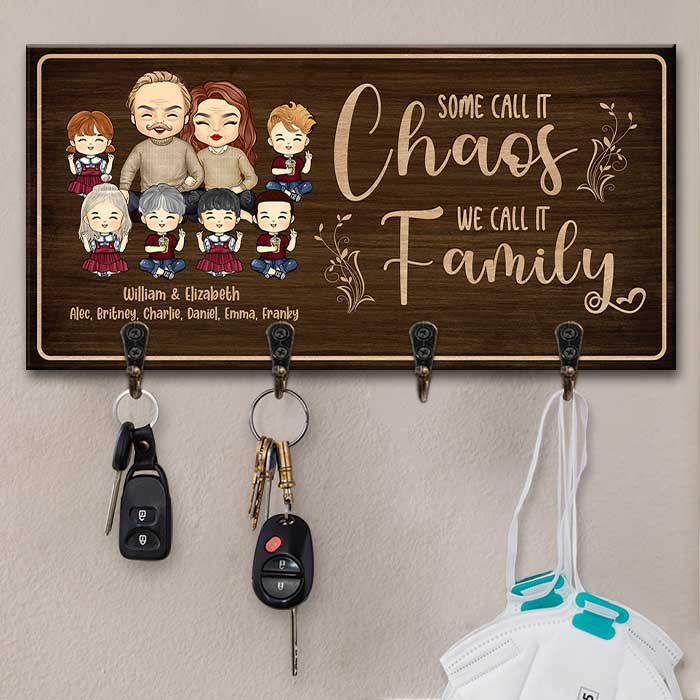 Certains l'appellent chaos, nous l'appelons famille - Porte-clés personnalisé, porte-clés - Cadeau pour couples, mari et femme