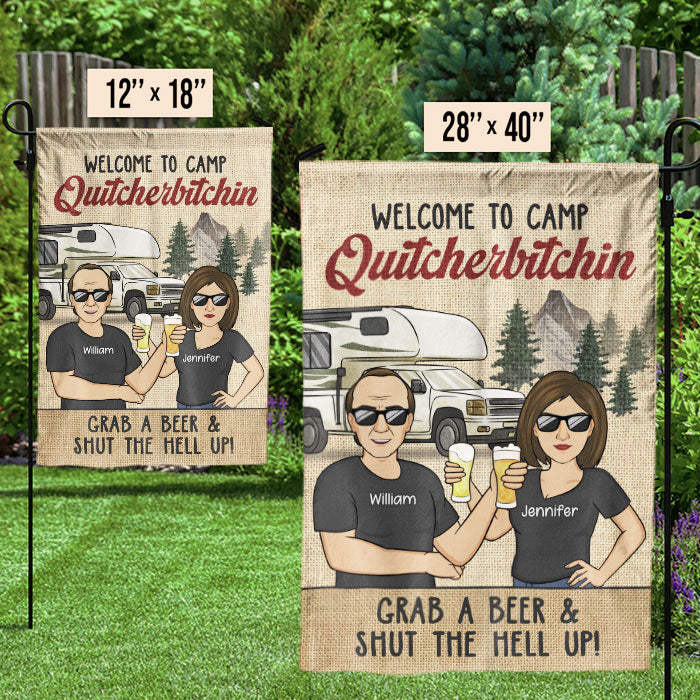 Bienvenue au Camp Quitcherbitchin Vintage – Drapeau personnalisé – Cadeau pour les amateurs de camping