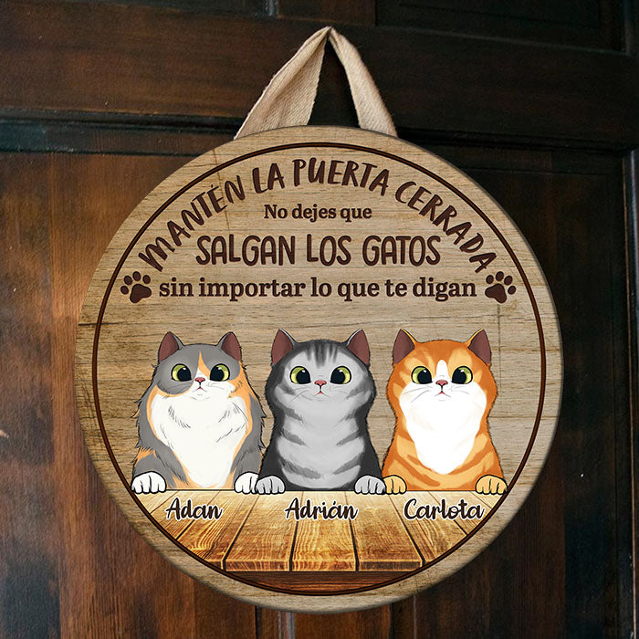Mantén La Puerta Cerrada - Letrero de puerta de gato personalizado y divertido, Funny Personalized Cat Door Sign Spanish.