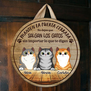Mantén La Puerta Cerrada - Letrero de puerta de gato personalizado y divertido, Funny Personalized Cat Door Sign Spanish.