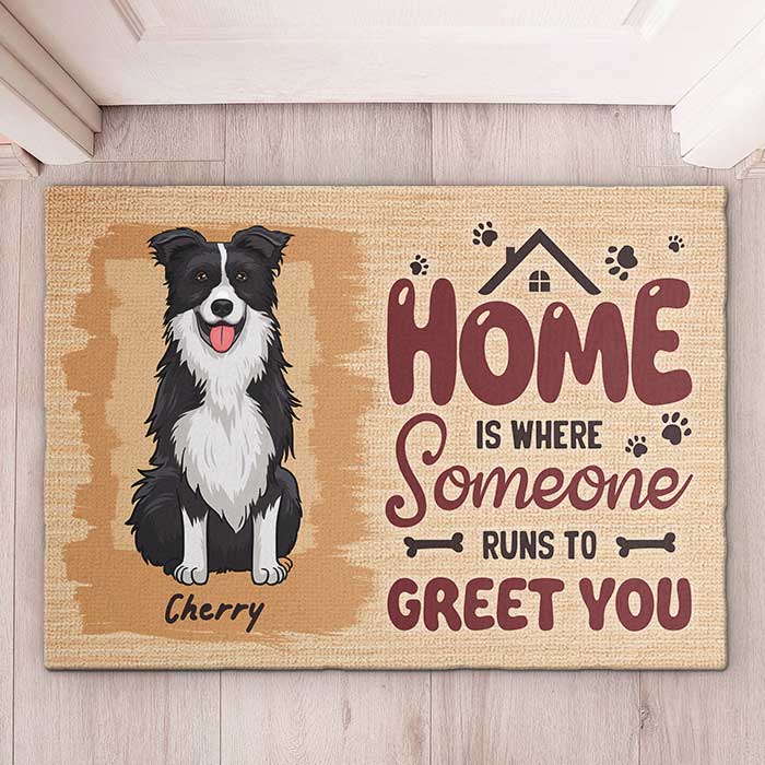 Quelqu'un court vous saluer - Tapis décoratif personnalisé - Cadeau pour les amoureux des animaux