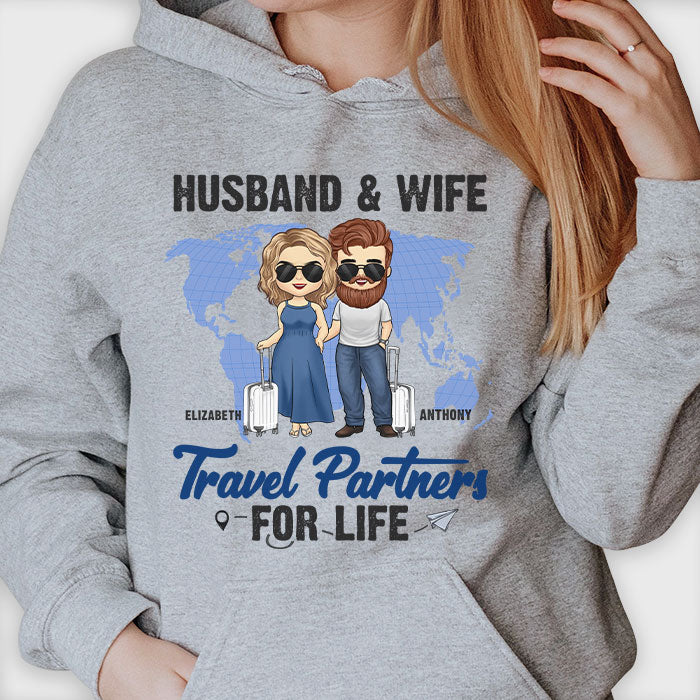 Mari et femme, partenaires de voyage pour la vie - Cadeau pour couples, mari et femme - Sweat à capuche unisexe personnalisé