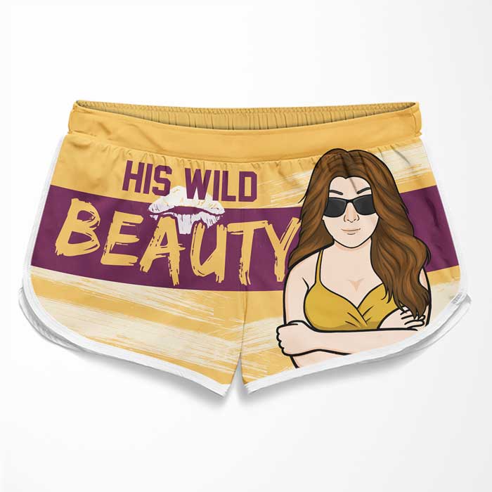 Sa bête sexy, sa beauté sauvage - Short de plage personnalisé pour couple - Cadeau pour couple, mari et femme