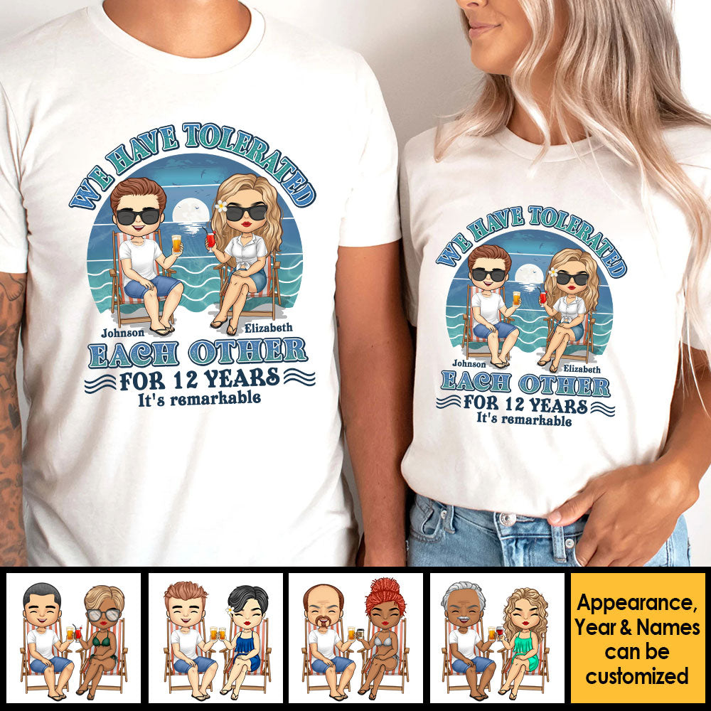 Nous nous sommes tolérés pendant de nombreuses années, c'est remarquable - T-shirt unisexe personnalisé, sweat à capuche, sweat-shirt - Cadeau pour couple, mari femme, anniversaire, fiançailles, mariage, cadeau de mariage
