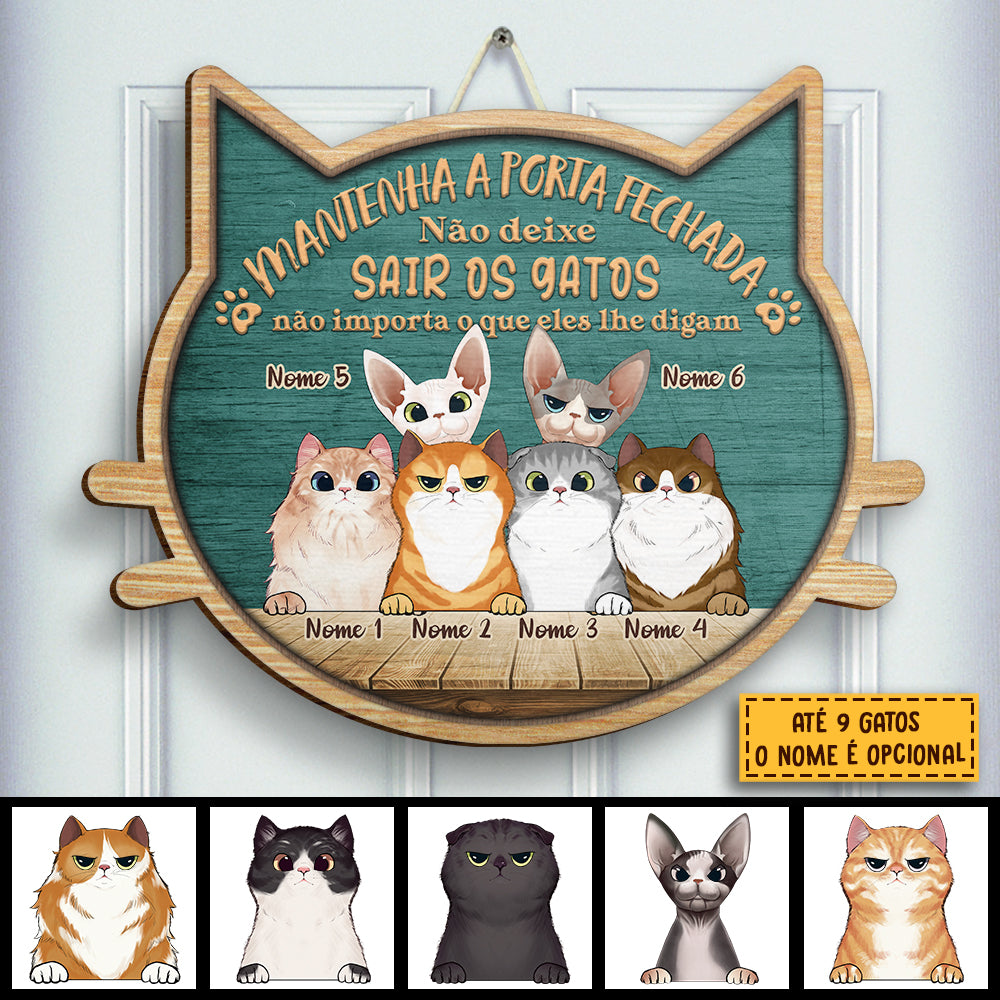Não Deixe Sair Os Gatos - Não Importa O Que Lhe Digam - Personalized Shaped Door Sign Portuguese.