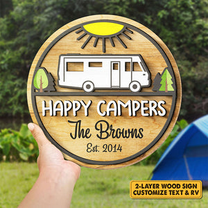 Famille de campeurs heureux - Panneau en bois personnalisé, panneau à deux couches - Cadeau pour les amateurs de camping