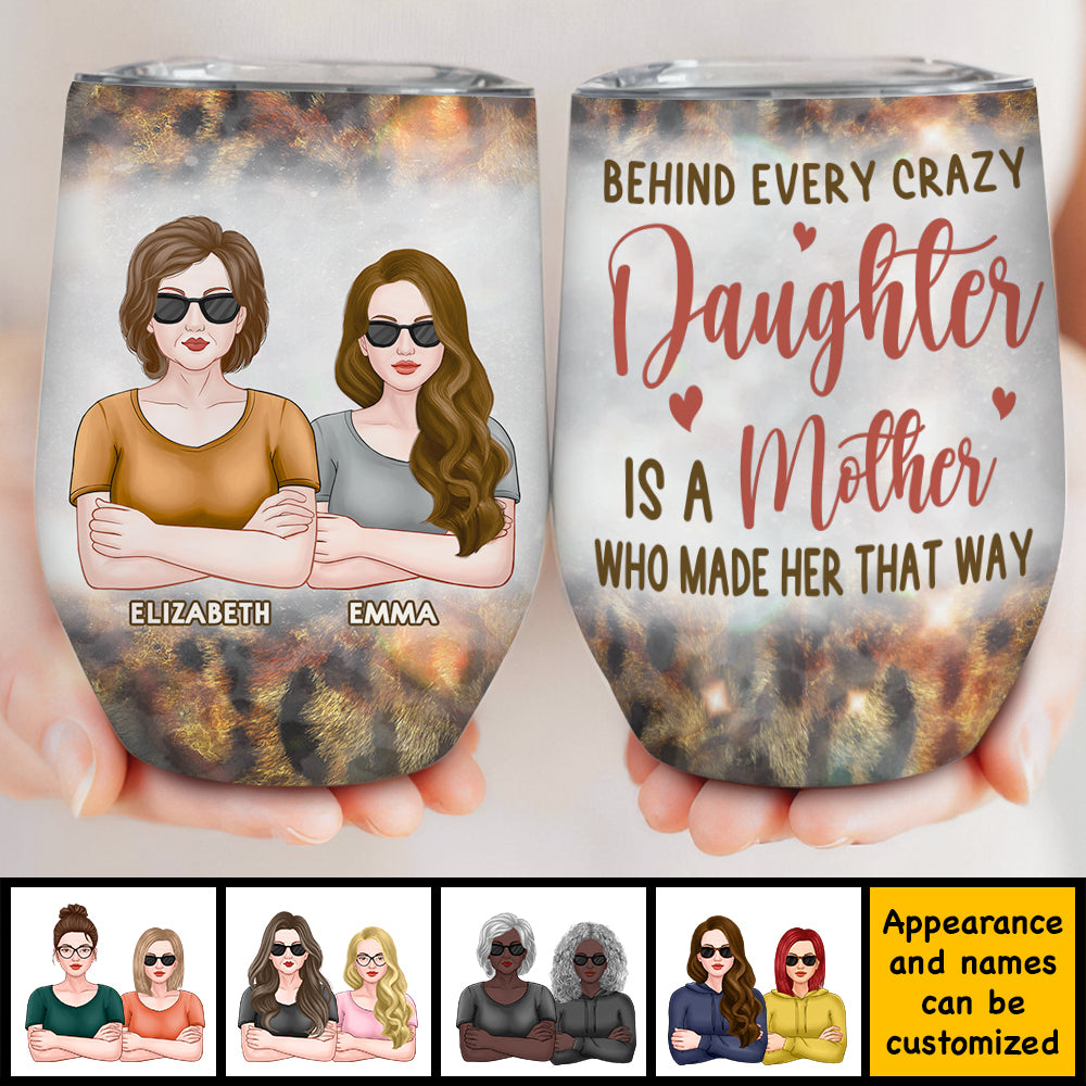 Derrière chaque fille folle se cache une mère qui l'a rendue ainsi - Cadeau pour maman, grand-mère - Verre à vin personnalisé 