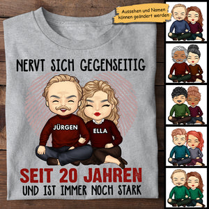 Nervt Sich Seit Vielen Jahren Gegenseitig Und Ist Immer Noch Stark - Anniversary Gifts, Gift For Couples, Husband Wife - Personalized Unisex T-shirt German.