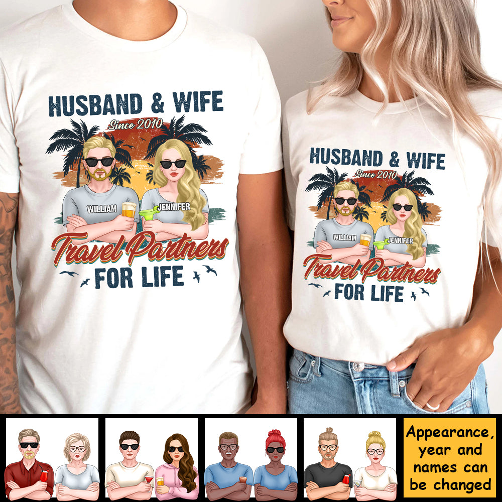 Mari et femme, partenaires de voyage depuis des années - T-shirt unisexe personnalisé, sweat à capuche, sweat-shirt - Cadeau pour couple, mari et femme, anniversaire, fiançailles, mariage, cadeau de mariage