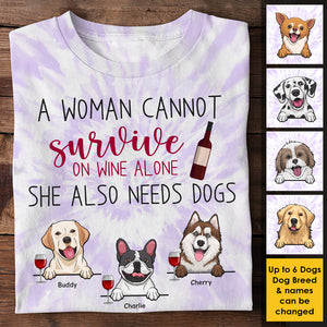 Une femme ne peut pas survivre uniquement avec du vin, elle a aussi besoin de chiens - Cadeau pour maman chien, T-shirt unisexe personnalisé imprimé sur toute la surface