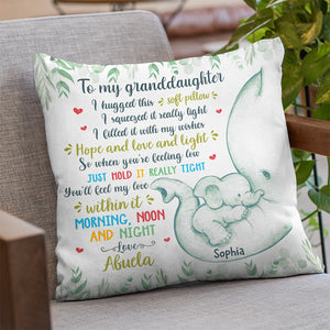 Embrassez ce doux oreiller et vous sentirez mes bras - Oreiller personnalisé pour la famille - Cadeau pour les membres de la famille