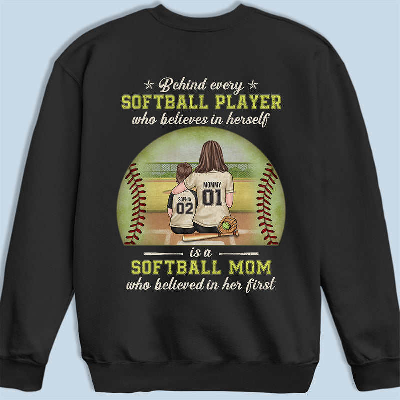 Derrière chaque joueur de softball - T-shirt, sweat à capuche et sweat-shirt unisexe personnalisé pour la famille - Cadeau pour les membres de la famille