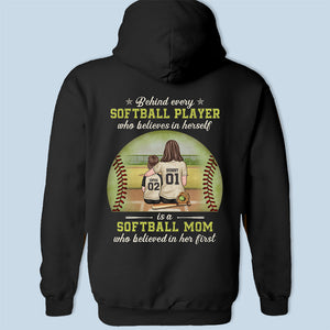 Derrière chaque joueur de softball - T-shirt, sweat à capuche et sweat-shirt unisexe personnalisé pour la famille - Cadeau pour les membres de la famille